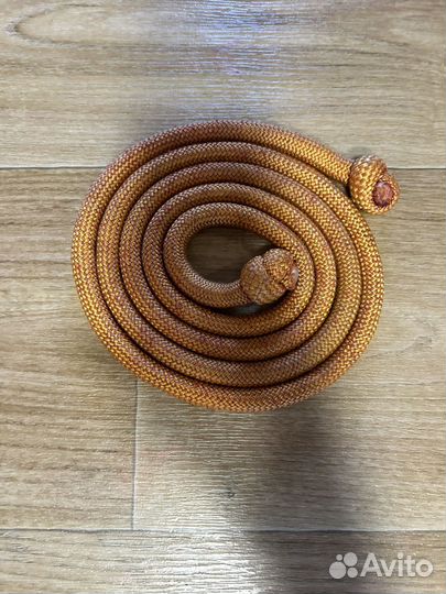 Гимнастическая скакалка