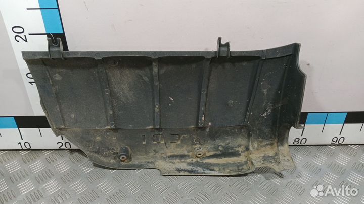 Б/У Накладка двигателя декоративная левая MB