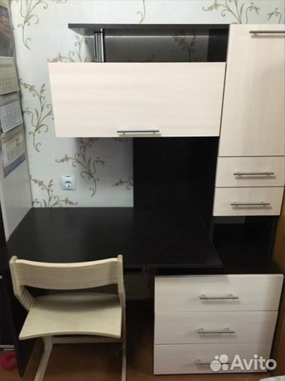 Компьютерный стол со шкафами