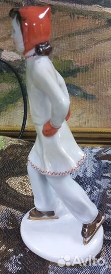 Фарфоровые статуэтка 