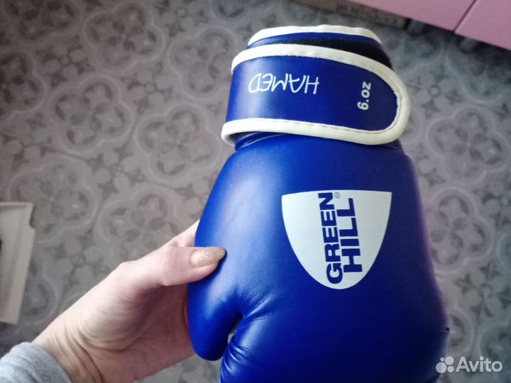 Боксерские перчатки и защита ног