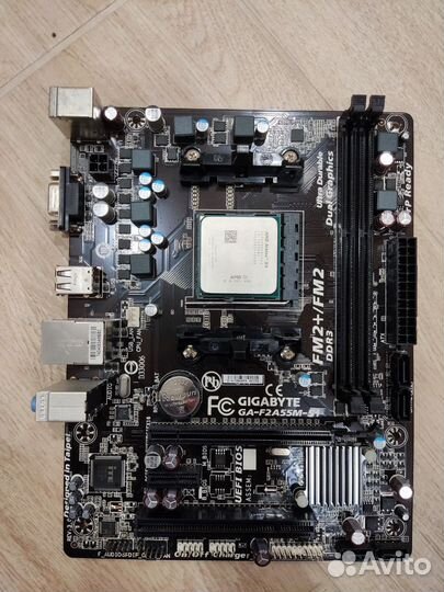 Материнская плата с процессором и памятью