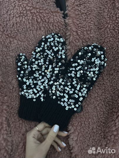 Варежки с пайетками