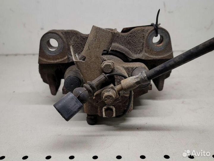 Суппорт задний правый VW Touareg 2003-2010