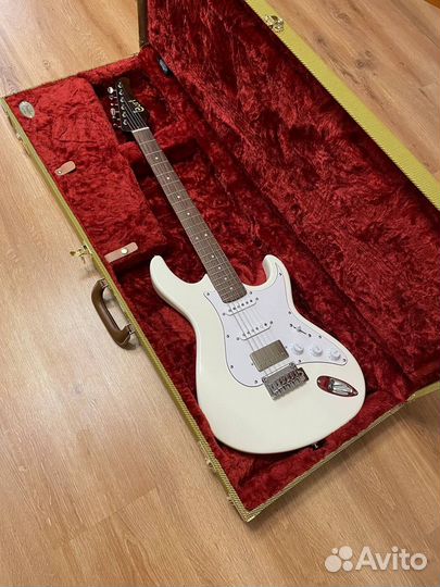 Электрогитара Stratocaster Cort G260CS OW + чехол