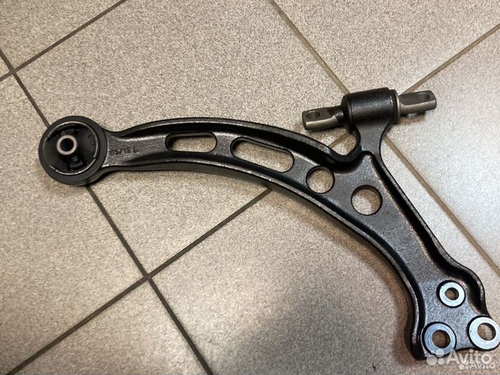 Рычаг подвески левый lexus RX300, toyota harrier