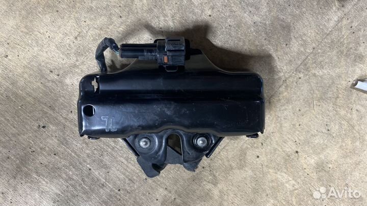 Toyota Land Cruiser 200 замок капота 5351060390