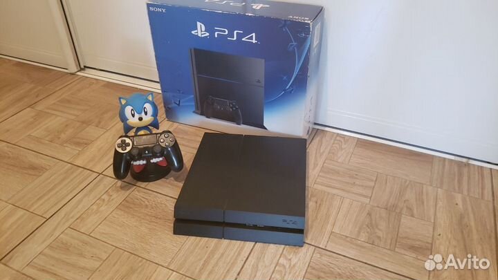 Sony PS4 fat. 2 диска и 1 геймпад