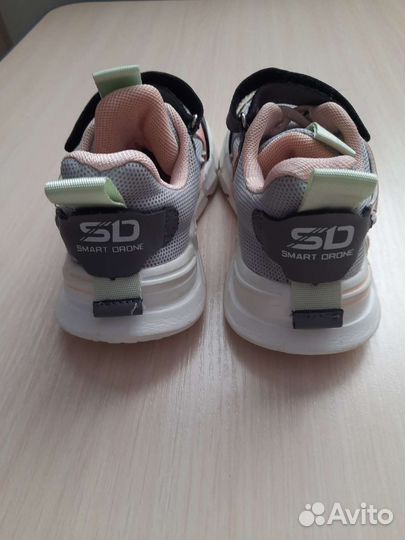 Кроссовки для девочки 27р