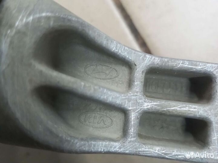 Подушка, опора МКПП Kia Rio 3, hyundai solaris