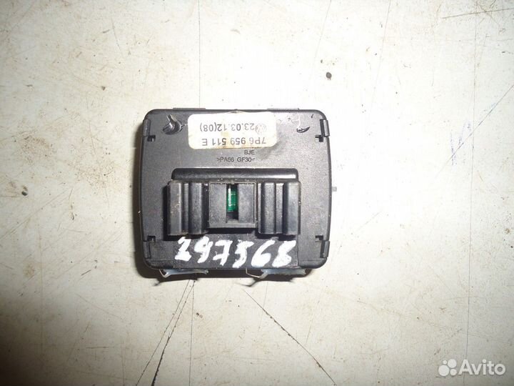 Кнопка открывания багажника (Volkswagen Touareg)