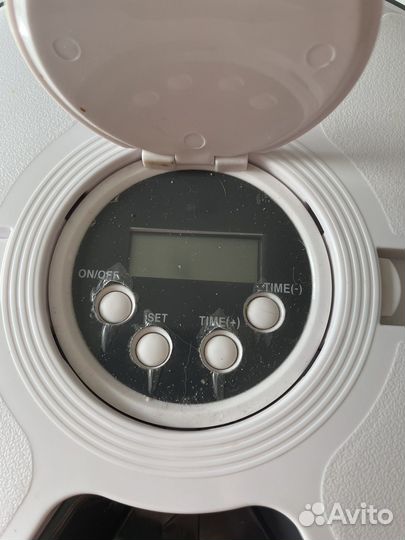 Автоматическая кормушка для кошек и собак