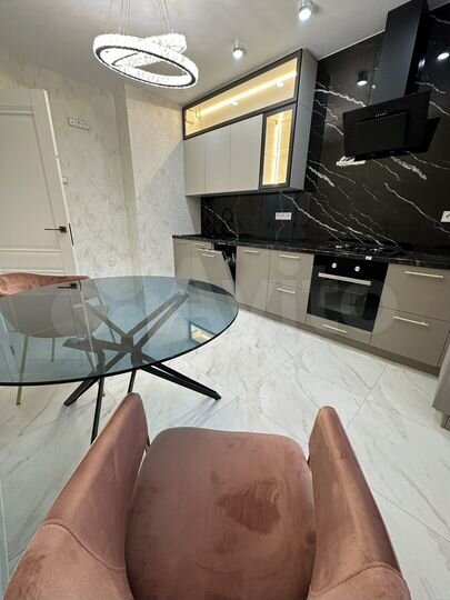 2-к. квартира, 56 м², 10/18 эт.