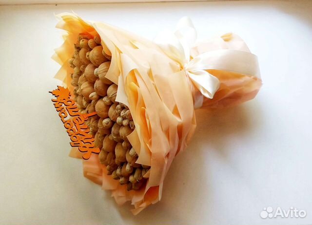 Букет из орехов