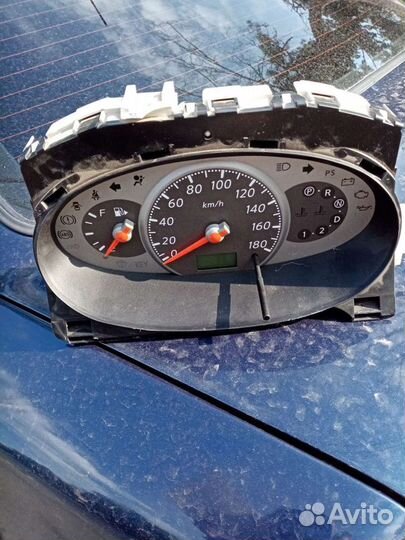 Щиток приборов Ниссан Марч