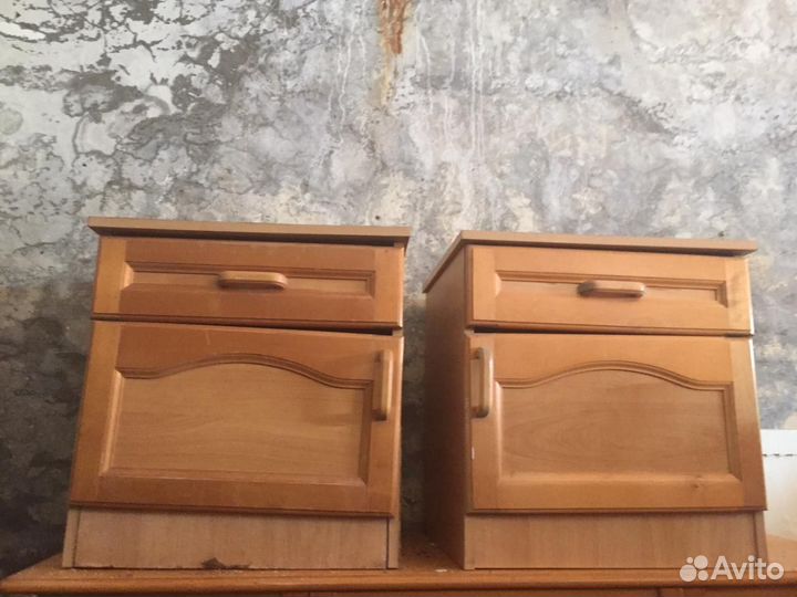 Тумбочка прикроватная