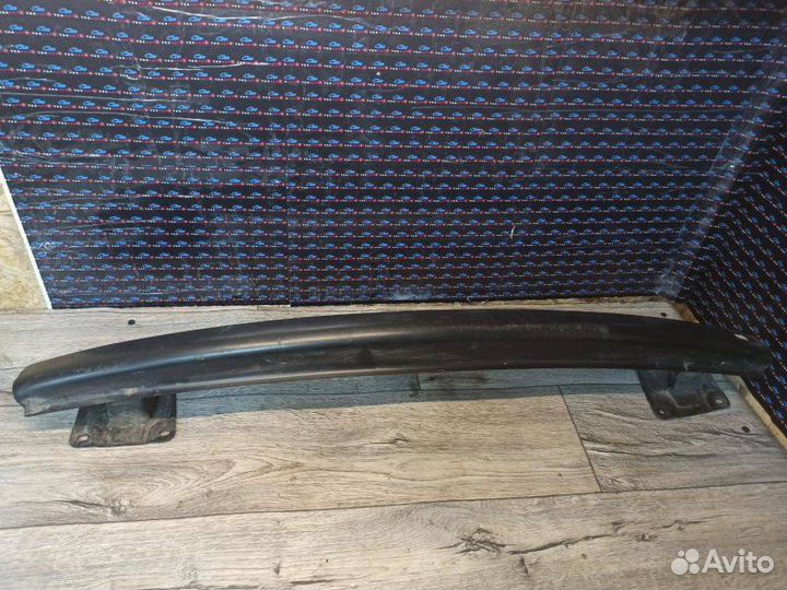 Усилитель бампера переднего Volkswagen Polo 4 2004
