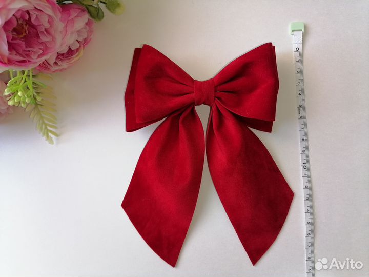 Бант на заколке из замши