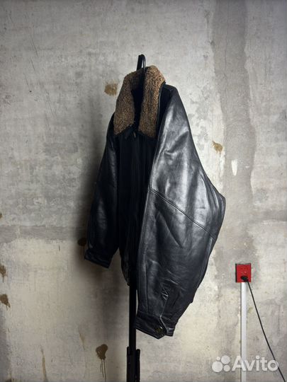 Винтажный кожаный бомбер с меховым воротником