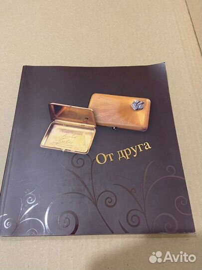 Коллекционная книга посвященная королю Таиланда