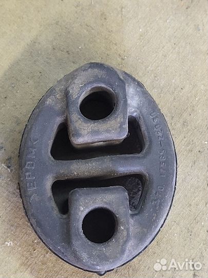 Тойота Крепление глушителя toyota