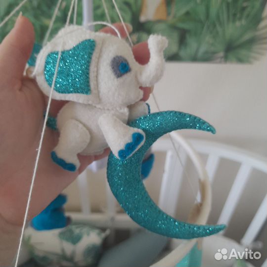 Мобиль на кроватку из фетра с муз.блоком