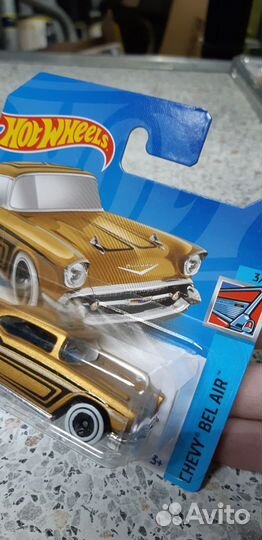 Модель Hot Wheels 57 Chevy Gold