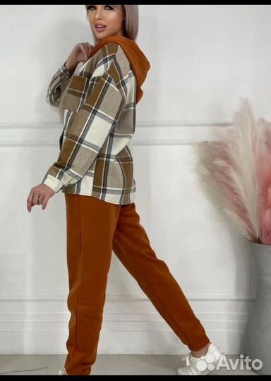 Спортивный костюм женский