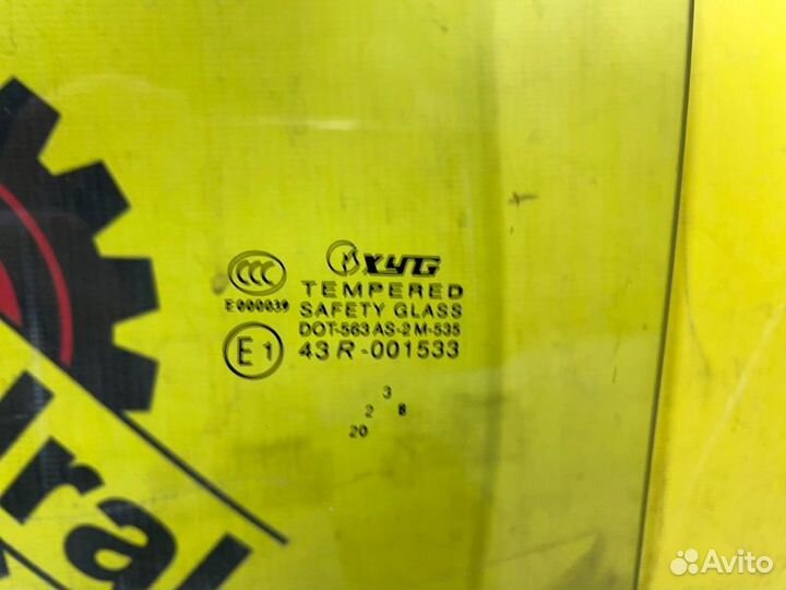 Стекло двери заднее левое Toyota Corolla Е150 1.6