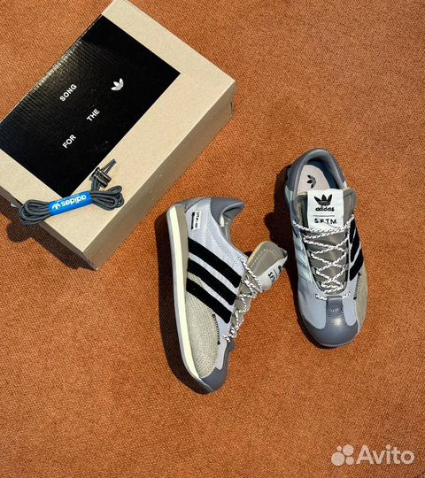 Кроссовки женские Adidas