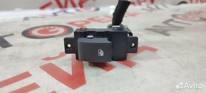 Кнопка стеклоподъемника Chevrolet Captiva C100 LE5