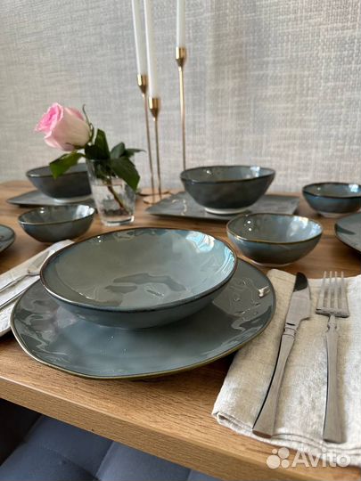 Набор столовой посуды, тарелки