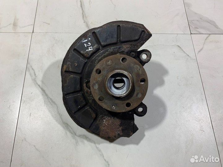 Кулак поворотный передний правый Skoda Octavia A5