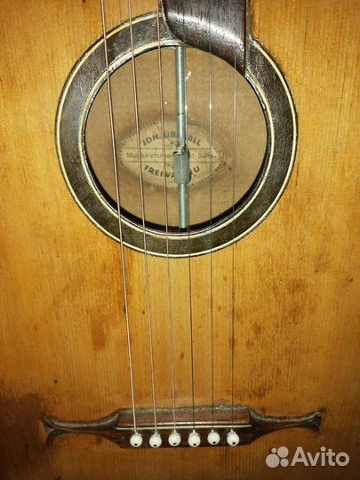 Акустическая гитара