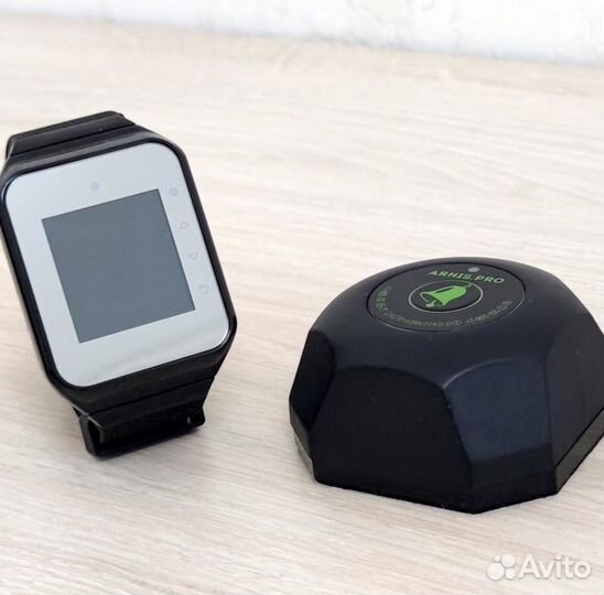 Кнопка вызова персонала и часы в ассортименте