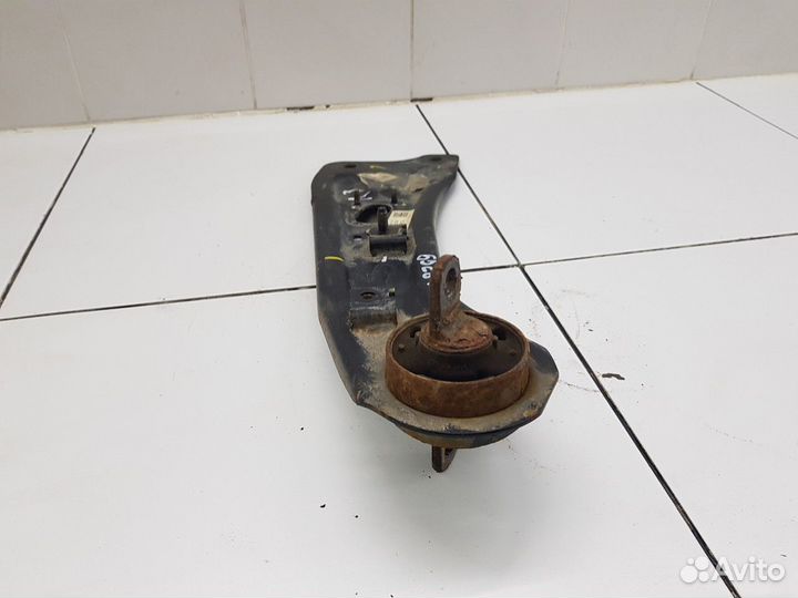 Рычаг продольный левый задней подвески