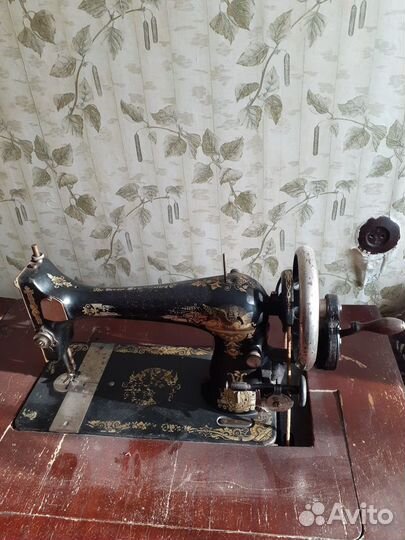 Швейная машина 