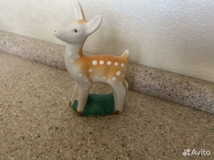 Фарфоровая статуэтка олененок