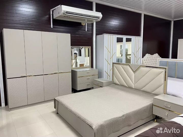 Спальный гарнитур