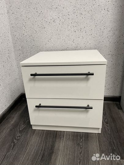Тумбочка прикроватная