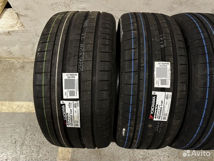 Yokohama Advan Sport V107D 285/45 R22 и 325/40 R22 114Y