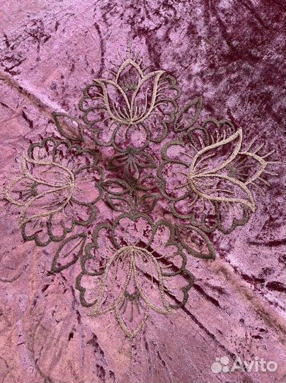 Скатерть винтажная плюшевая с вышивкой