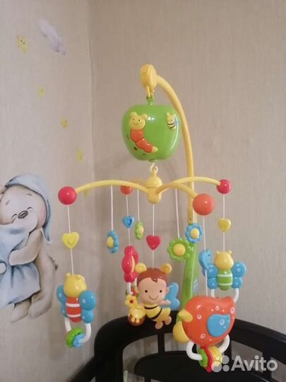 Мобиль на кроватку жирафики