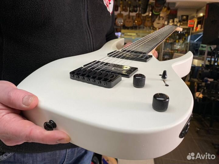 7 струнная электрогитара
