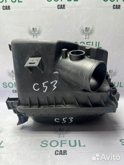 Корпус воздушного фильтра Toyota Avensis 2011