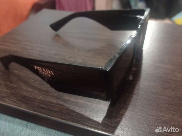 Солнечные очки prada