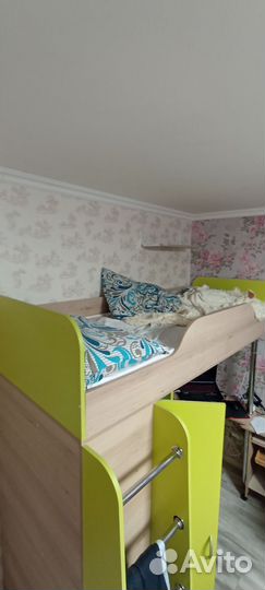 Детская кровать чердак со столом и шкафом