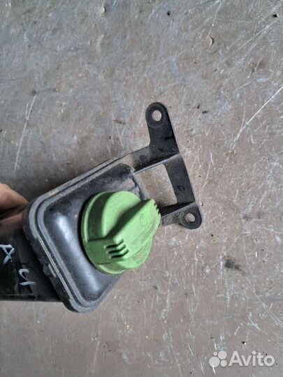 Бачок гидроусилителя на Audi A4 B6