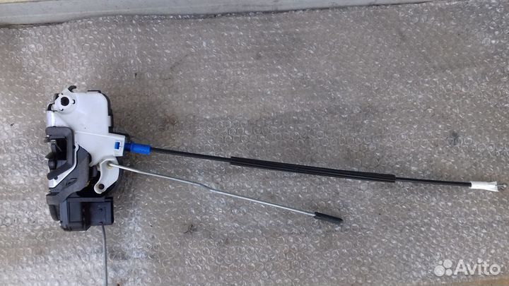 Опель Астра J замок передней правой двери