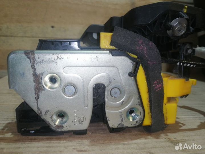 Замок двери передний левый Kia Ceed 2